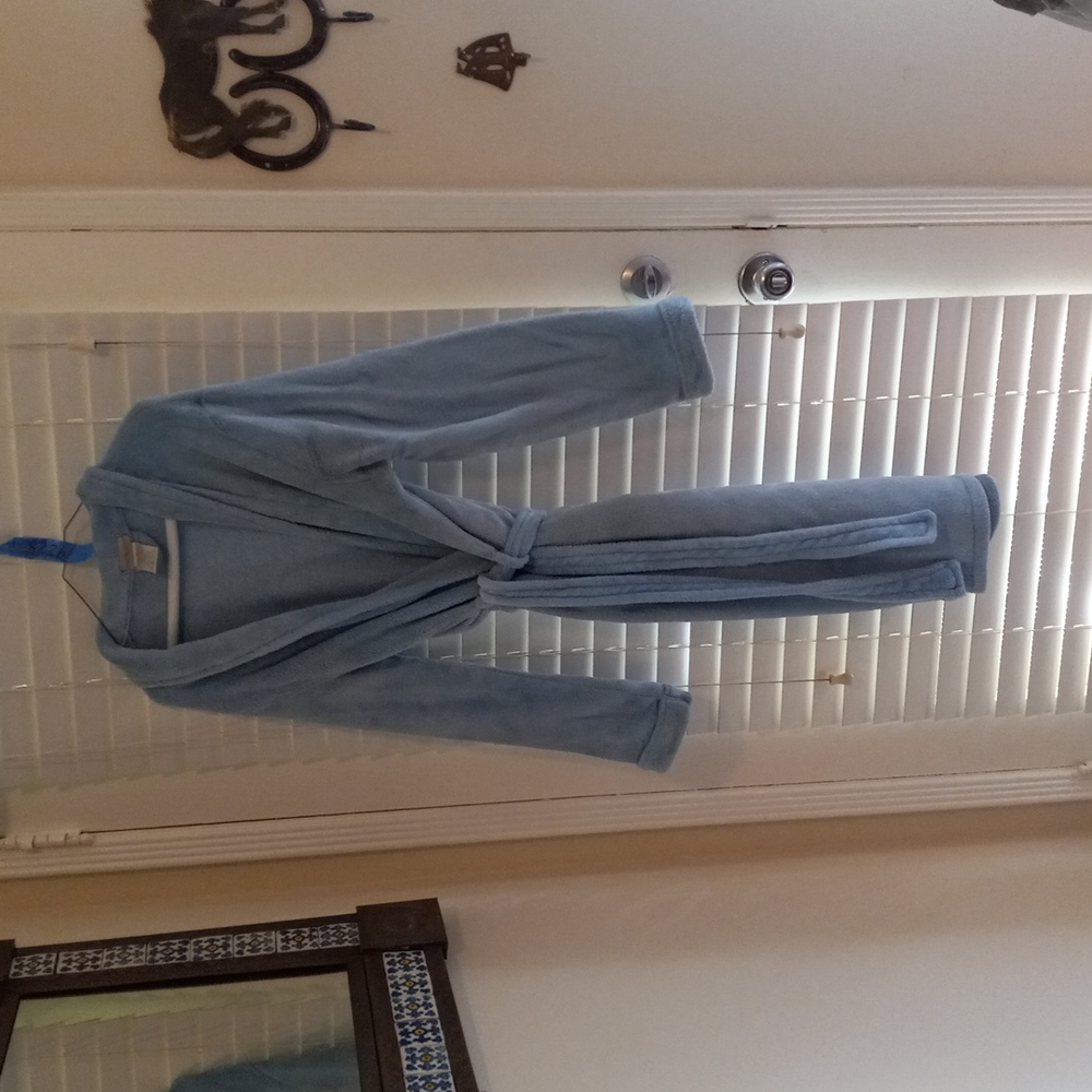 Coastal Club, medium, baby blue plush robe